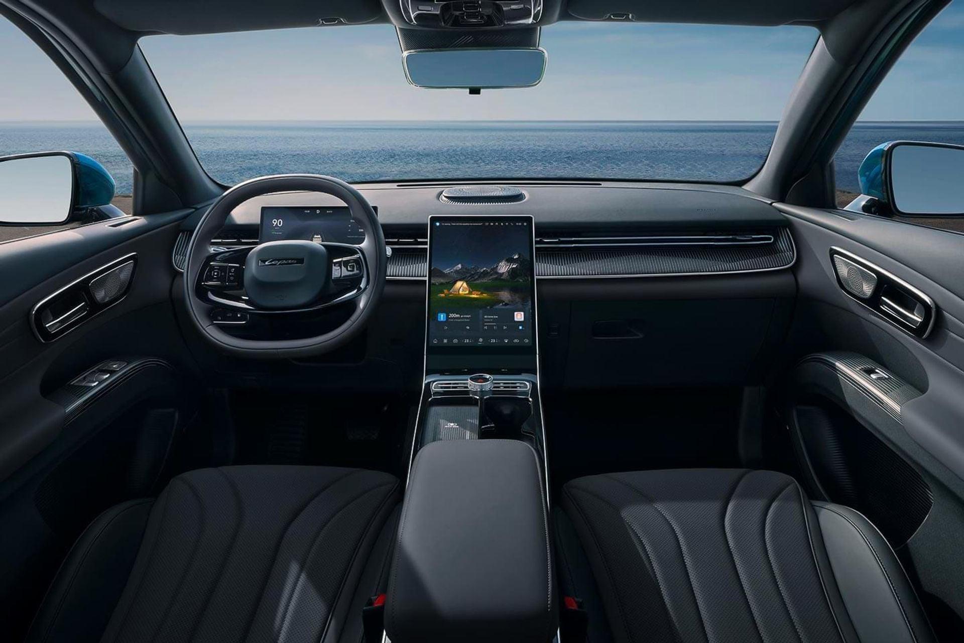 LEPAS L8 interior and dashboard